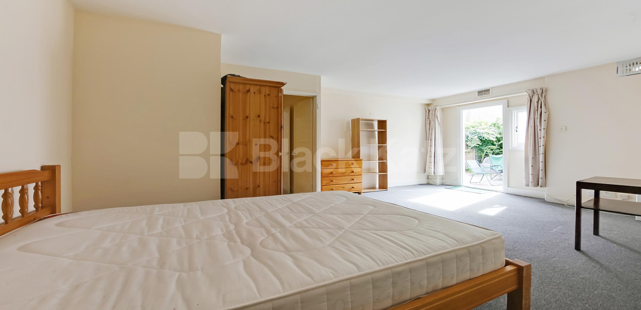 			LET , 4 Bedroom, 1 bath, 1 reception Apartment			 Merton Road, East Putney/Wandsworth Town